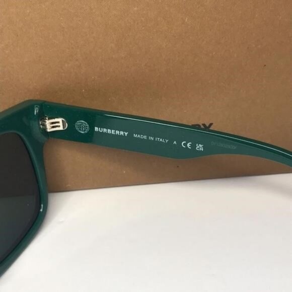 New - 💯 Original BURBERRY BE4394F HAYDEN SUNGLASSES - Picture 8 of 16